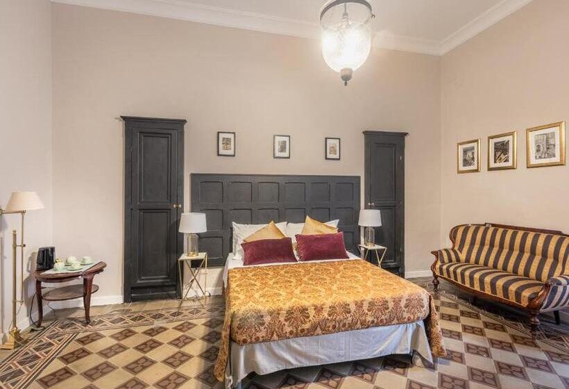 اتاق لوکس, Donna Maddalena