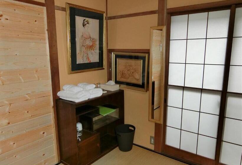 חדר משפחתי נוף לגינה, Shirokuma Inn