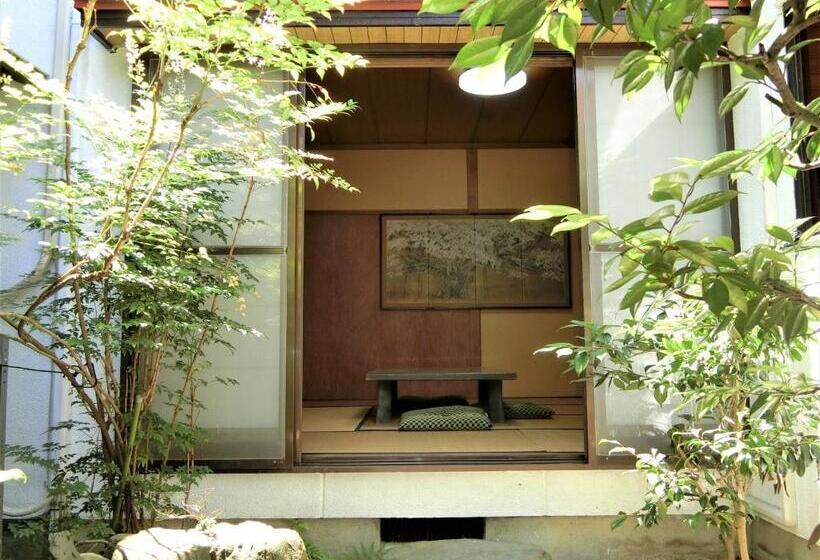 חדר משפחתי נוף לגינה, Shirokuma Inn