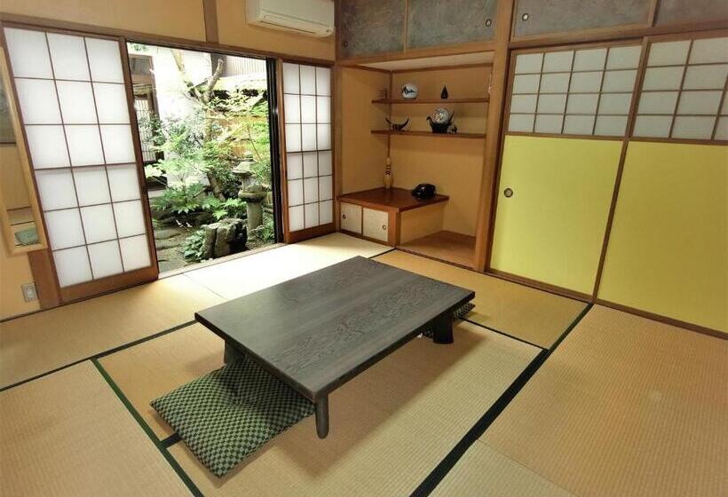 חדר משפחתי נוף לגינה, Shirokuma Inn