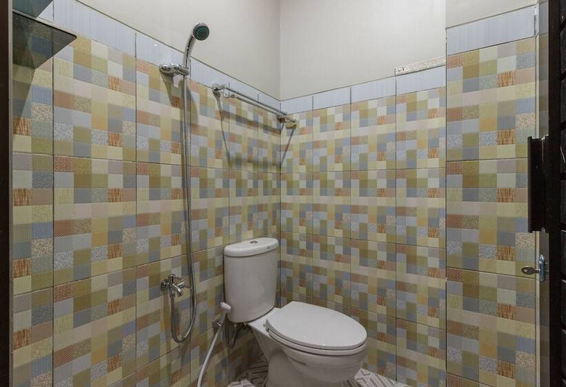 Номер Стандарт, Reddoorz Plus Near Pantai Malalayang Manado