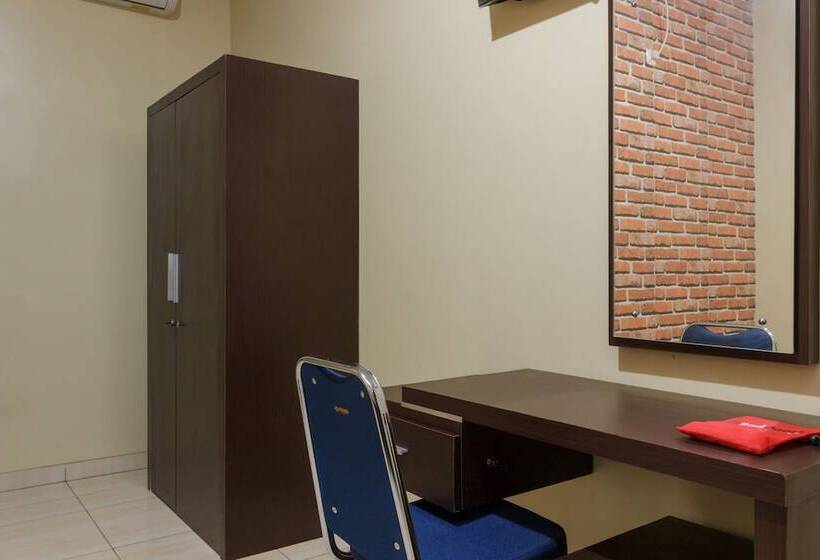 Номер Стандарт, Reddoorz Plus Near Pantai Malalayang Manado