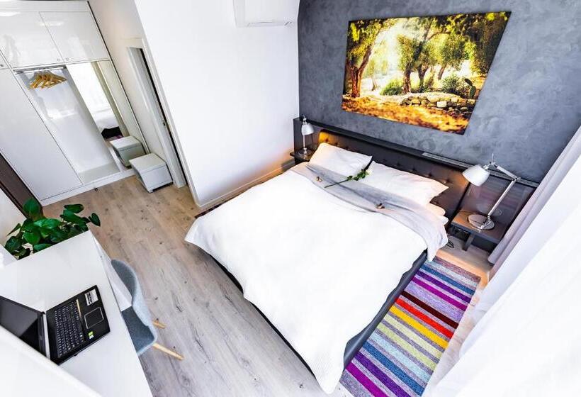 Deluxe Szoba Erkéllyel, More Than Accommodation