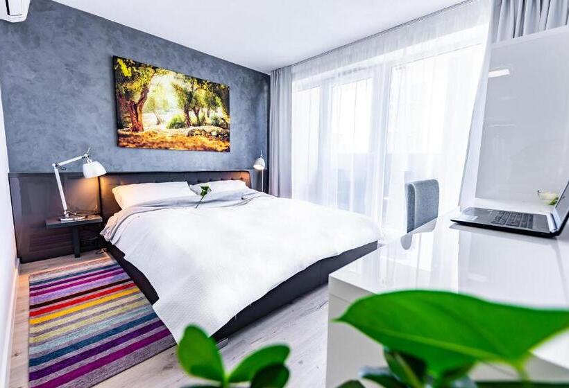 Deluxe Szoba Erkéllyel, More Than Accommodation