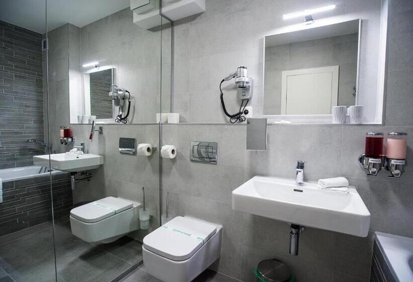 Deluxe Szoba Erkéllyel, More Than Accommodation