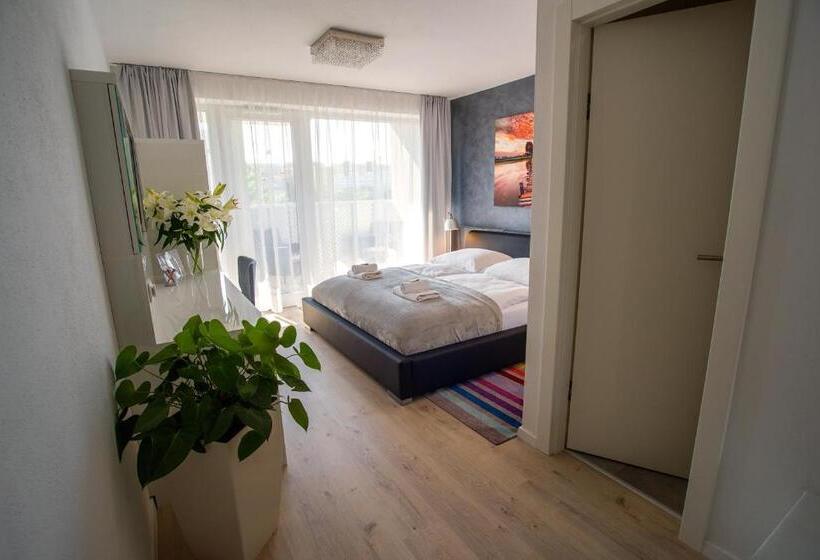 Deluxe Szoba Erkéllyel, More Than Accommodation