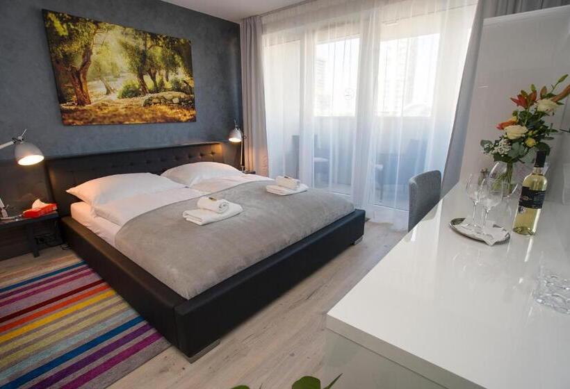 Deluxe Szoba Erkéllyel, More Than Accommodation