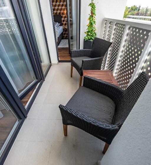 1 Szobás Apartman Erkéllyel, More Than Accommodation