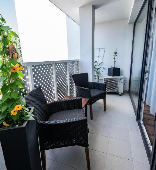 آپارتمان 1 خوابه با بالکن, More Than Accommodation