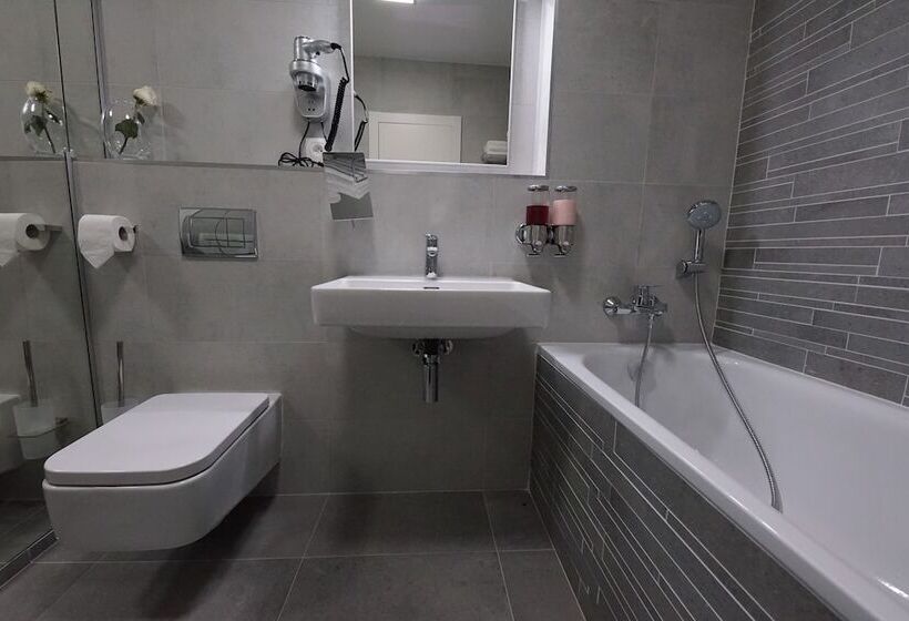 اتاق کلاس بیزنس, More Than Accommodation