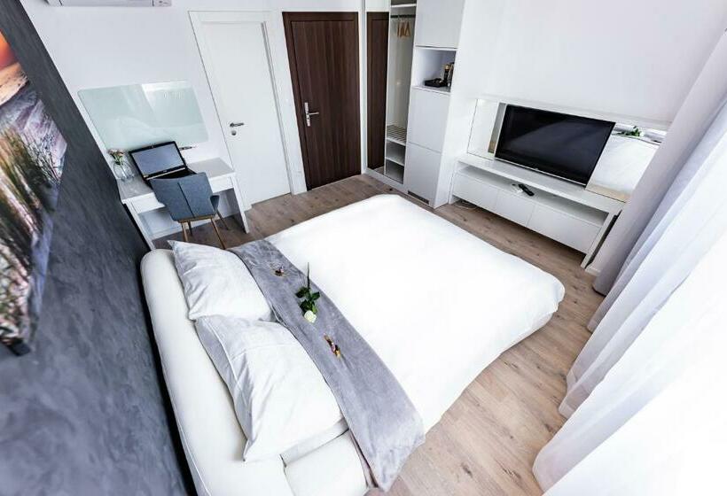 Business szoba, More Than Accommodation