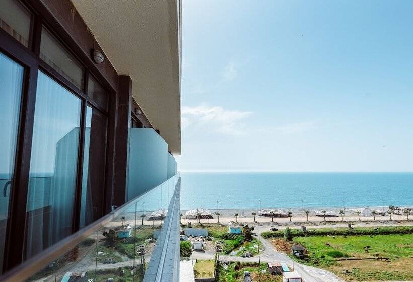 غرفة قياسية مطلّة علي البحر, Roshe By Mgzavrebi