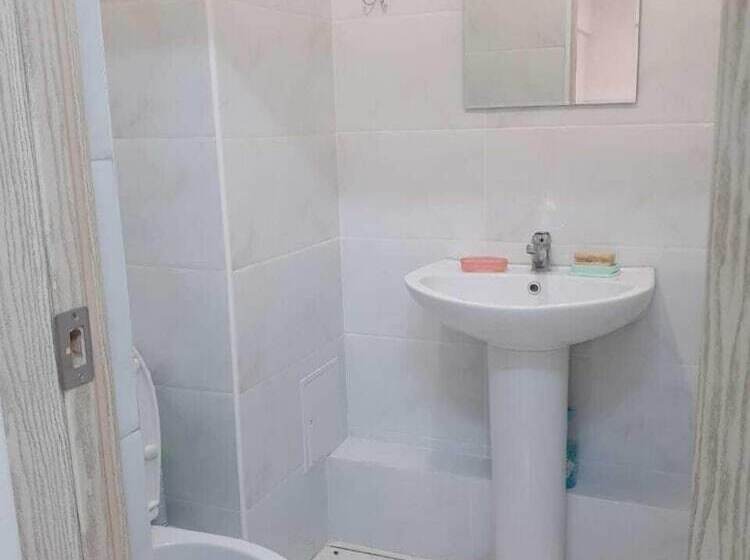 تختخواب در اتاق مشترک, Marika S Hostel