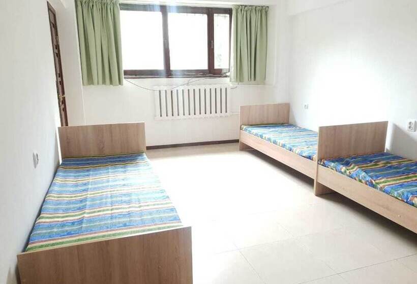 تختخواب در اتاق مشترک, Marika S Hostel