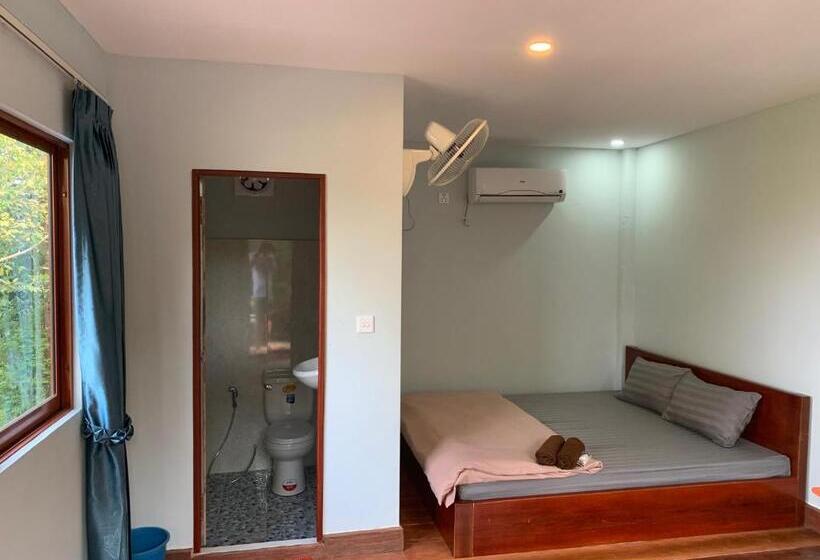 اتاق استاندارد یک تخته با بالکن, The Small Guest House