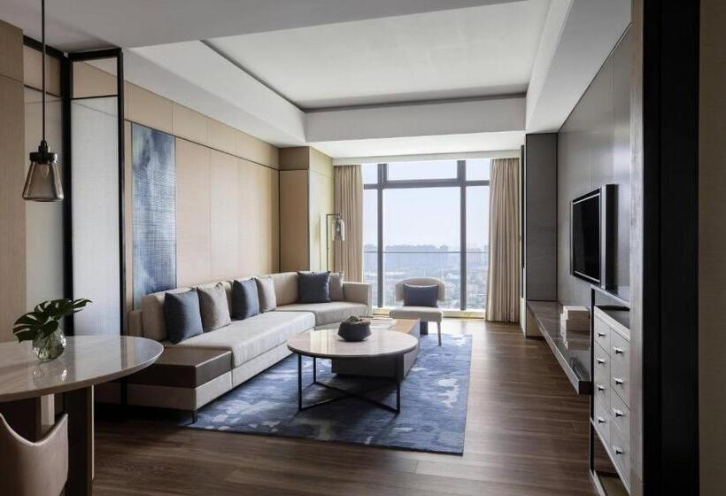 Executive Suite King Bed, Zhangjiagang Marriott