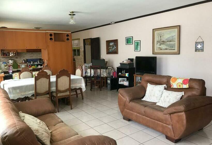 اتاق استاندارد چهار تخته, Casa Del Suizo