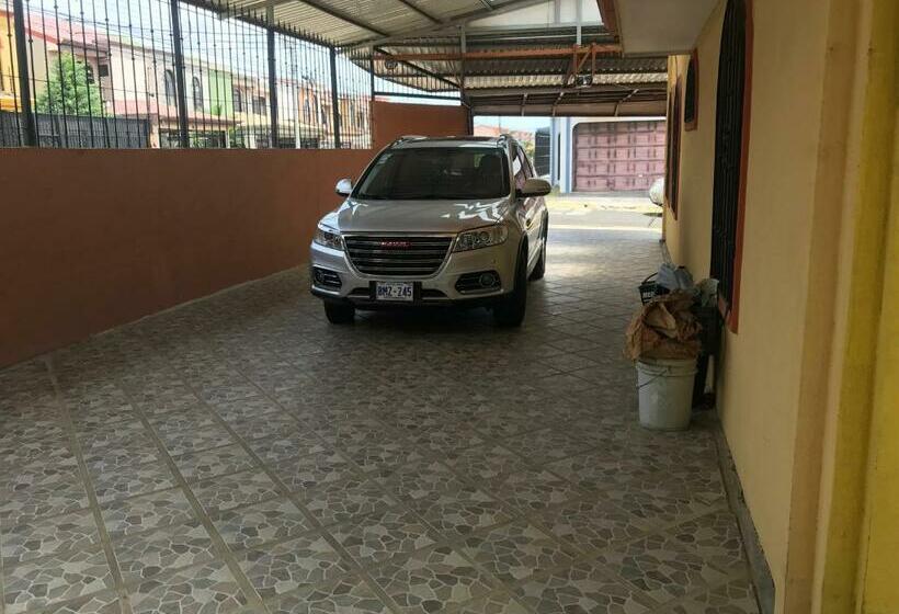 اتاق استاندارد سه نفره, Casa Del Suizo