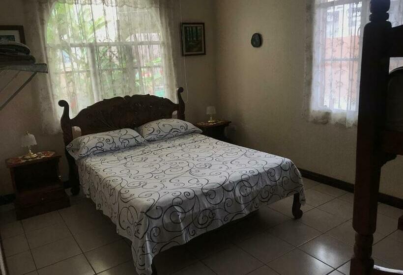 اتاق استاندارد سه نفره, Casa Del Suizo