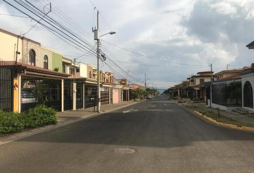 اتاق استاندارد چهار تخته, Casa Del Suizo