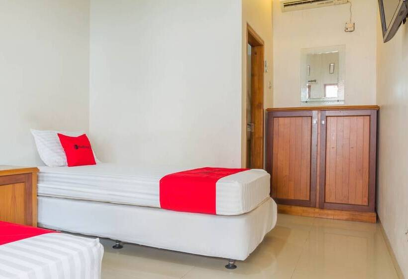 Номер Economy, Reddoorz Near Pasar Pagi Cirebon 2