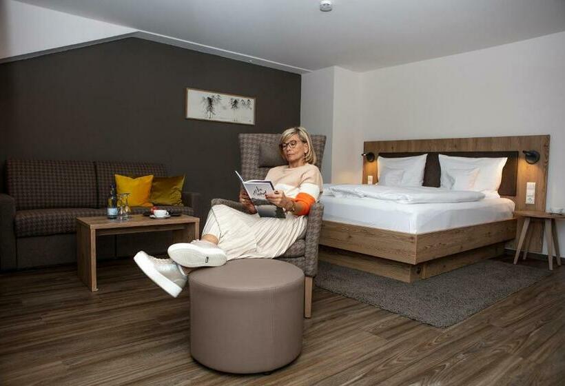 اتاق لوکس, Kuhberg