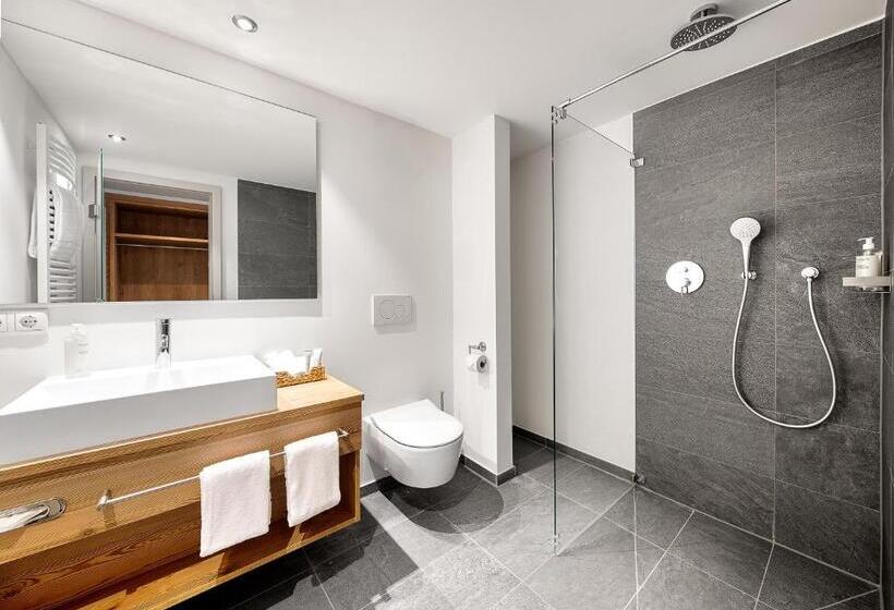 اتاق استاندارد با بالکن, Kuhberg