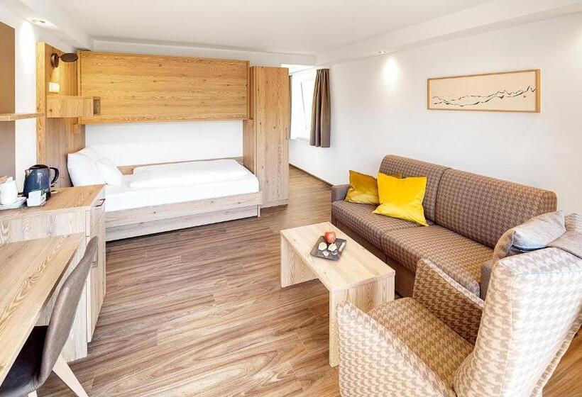 اتاق خانوادگی با چشم‌انداز کوه, Kuhberg