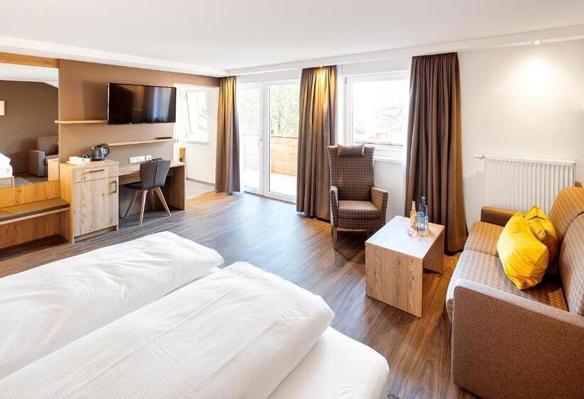 اتاق لوکس, Kuhberg