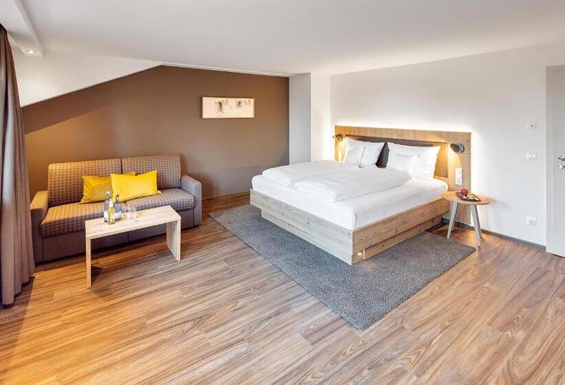 اتاق لوکس, Kuhberg