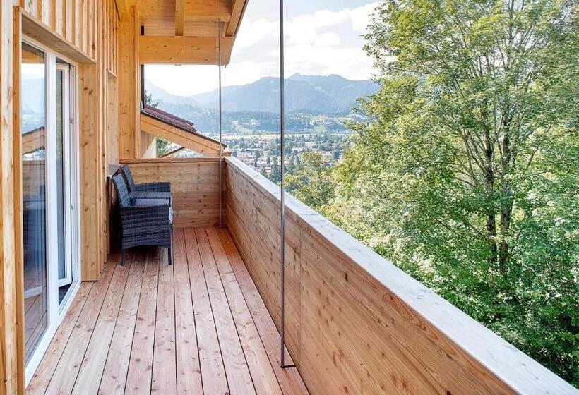 اتاق لوکس, Kuhberg