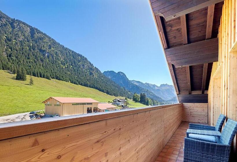 اتاق لوکس, Kuhberg