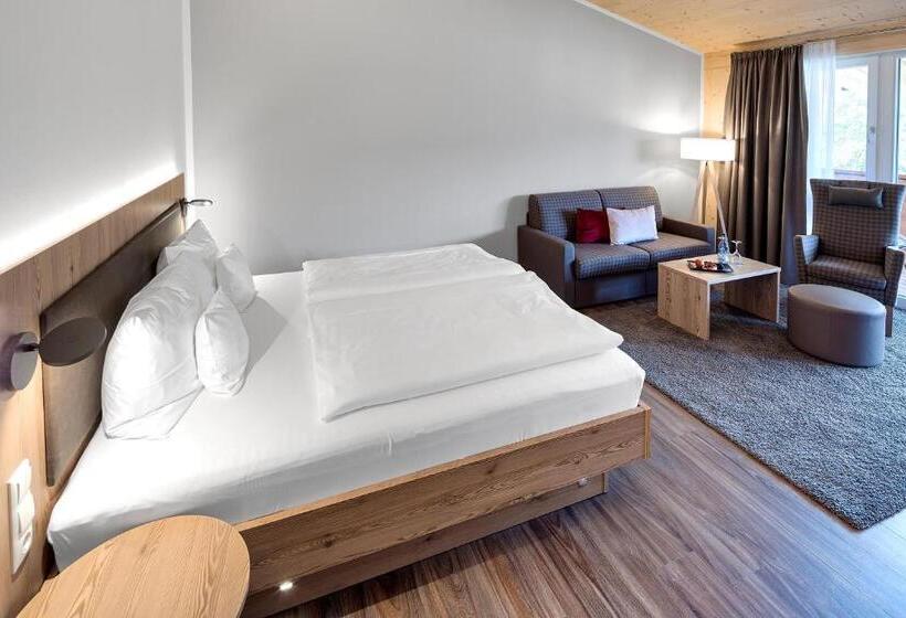 اتاق لوکس با بالکن, Kuhberg