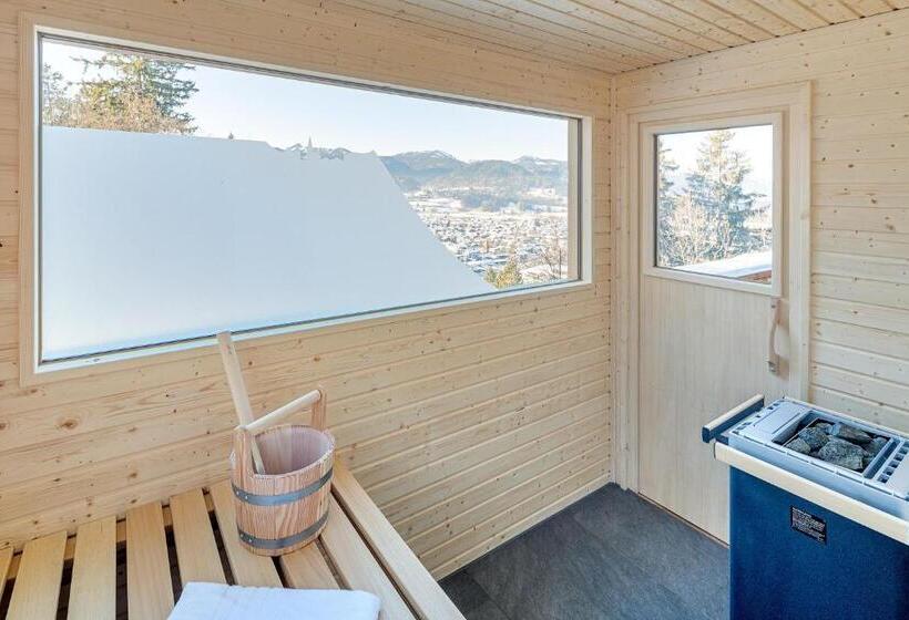 اتاق لوکس خانوادگی, Kuhberg