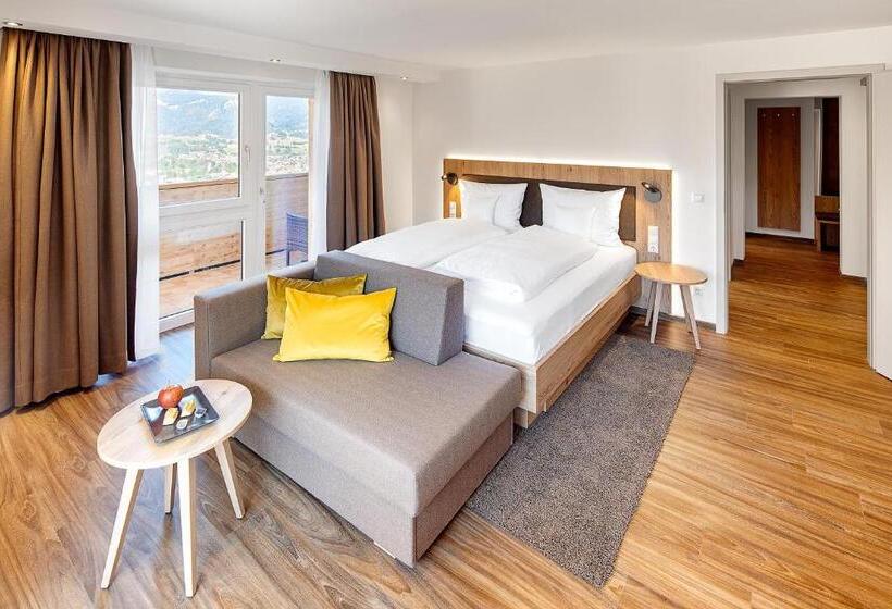 اتاق لوکس خانوادگی, Kuhberg