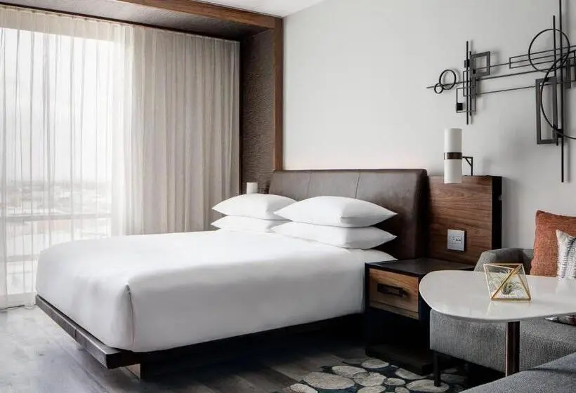 キングサイズベッドのスタンダードルーム, Odessa Marriott Hotel & Conference Center