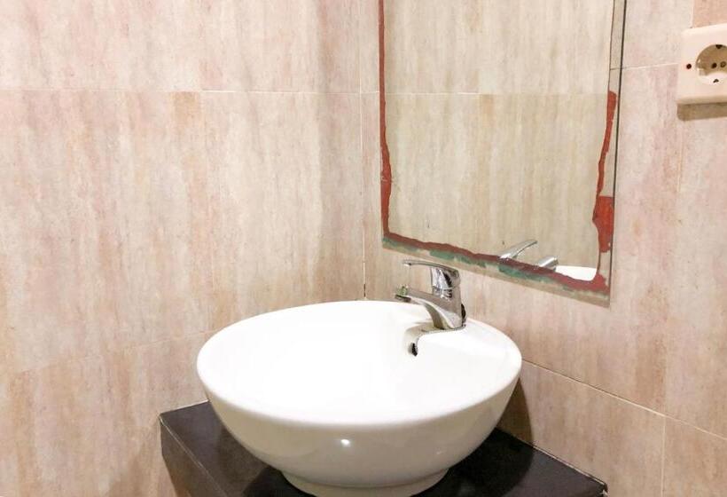 标准间, Reddoorz Near Pantai Pede