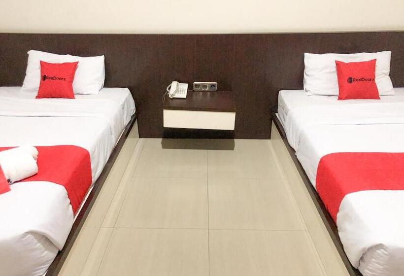 标准间, Reddoorz Near Pantai Pede