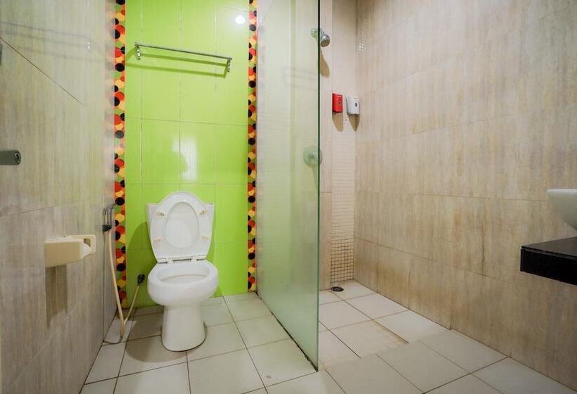 标准间, Reddoorz Near Pantai Pede