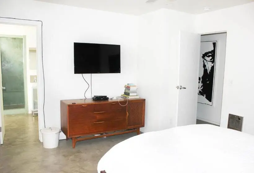 سوییت لوکس, Ocean Front Vortex Female Hostel Private Rooms Free Bikes