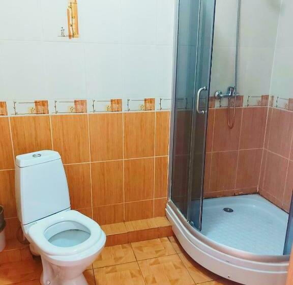 اتاق لوکس, De Marco