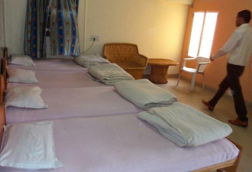 プレミアム4ベッドルーム, Chandra Lokk