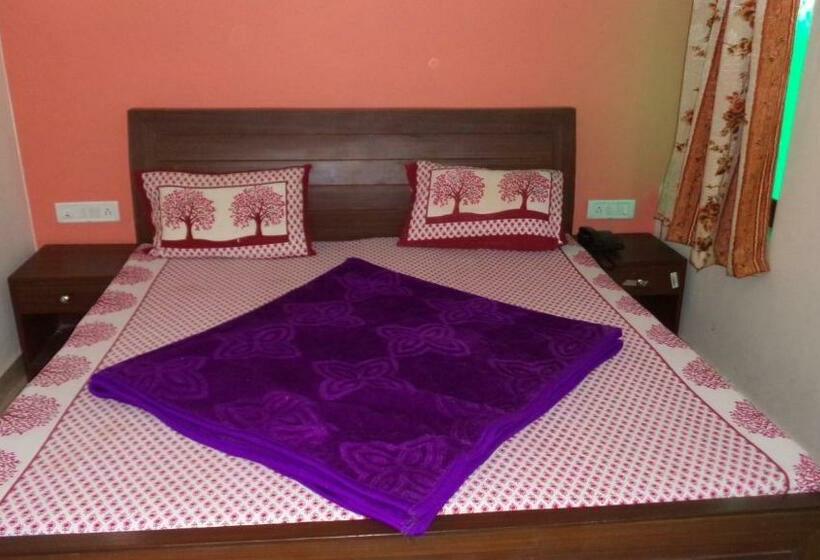 エコノミールーム, Chandra Lokk