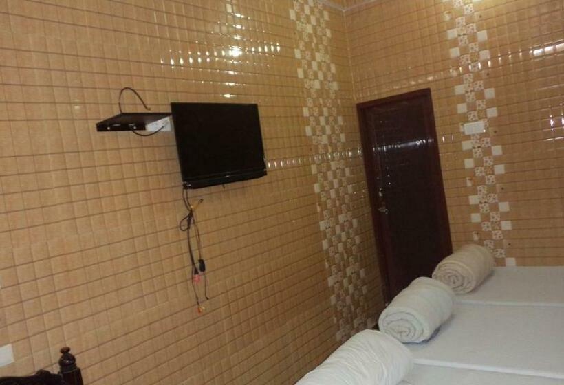 エコノミールーム, Chandra Lokk