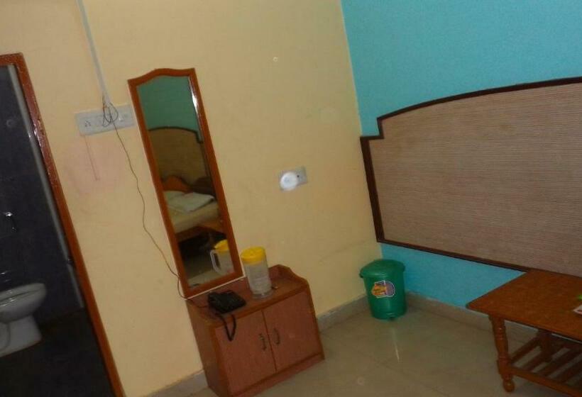 エコノミールーム, Chandra Lokk