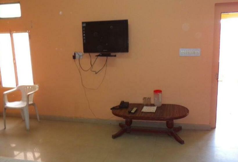 エコノミールーム, Chandra Lokk