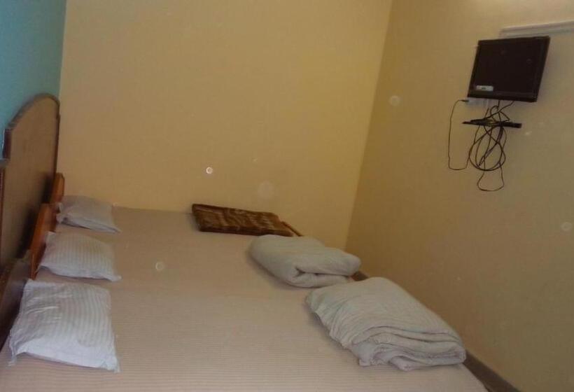 デラックスルーム, Chandra Lokk