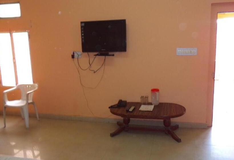 デラックスルーム, Chandra Lokk