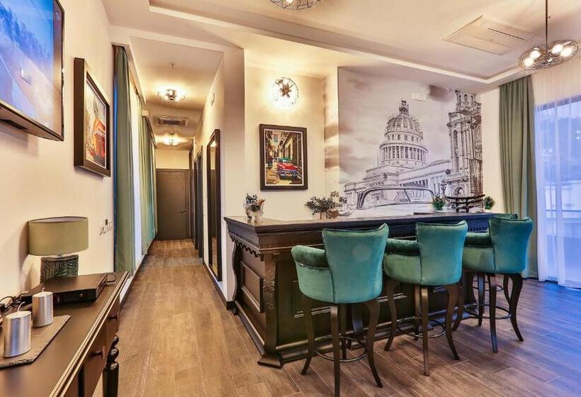 سوئیت پرزیدنت, Del Medio