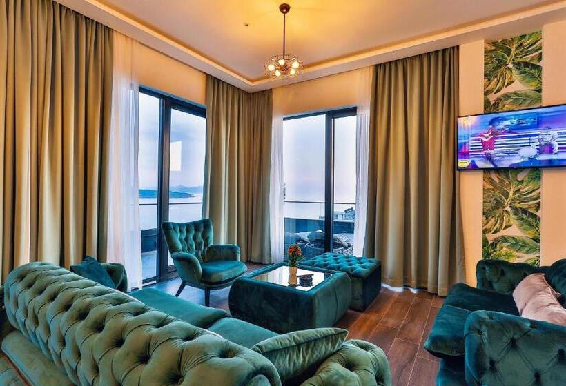 سوئیت پرزیدنت, Del Medio